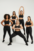 Top Deportivo Inclusivo GISENIK — Mujeres diversas con top negro